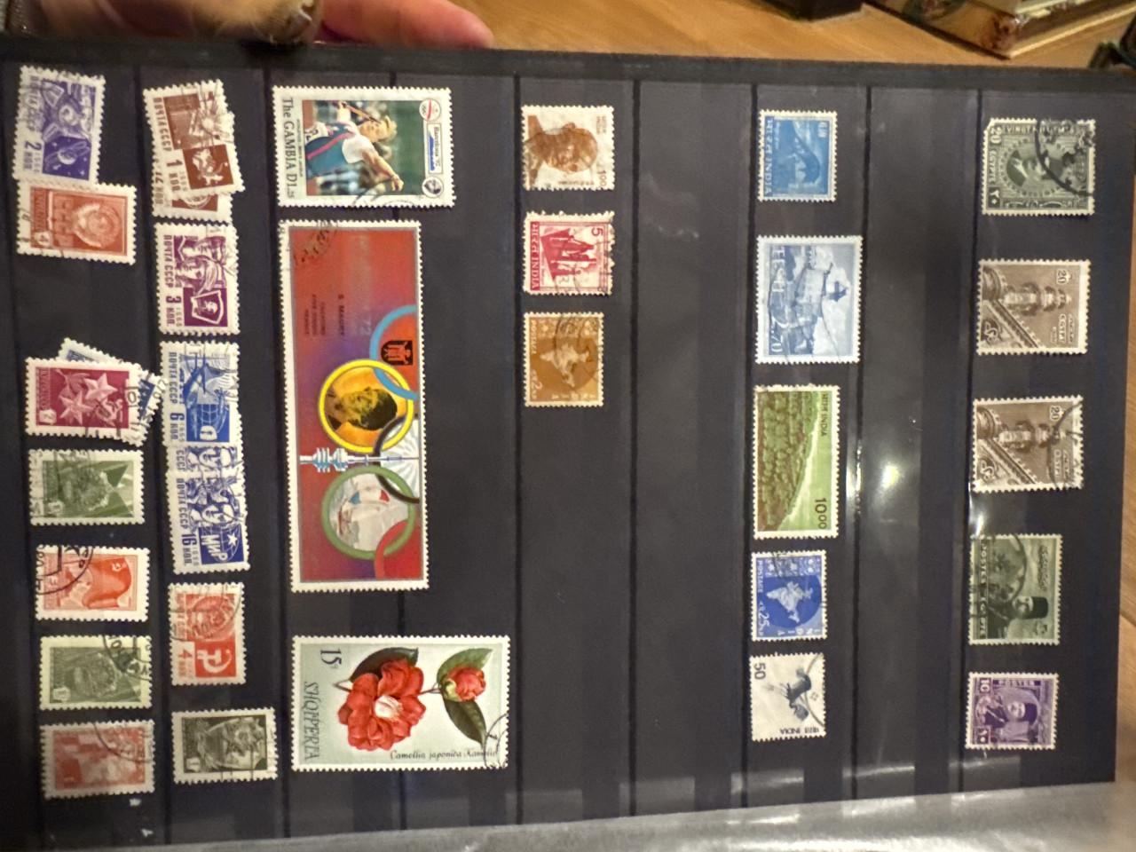 Complete postzegelverzameling – 4 albums – Wereldwijd & thematisch