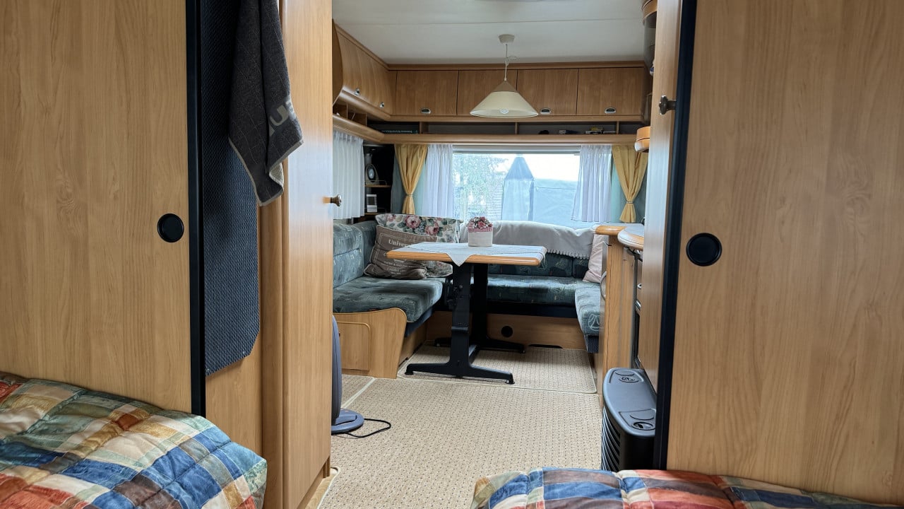 Caravan met voortent