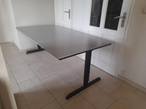 Groot stevige in hoogte verstelbaar bureau (AHREND) 100 x 200