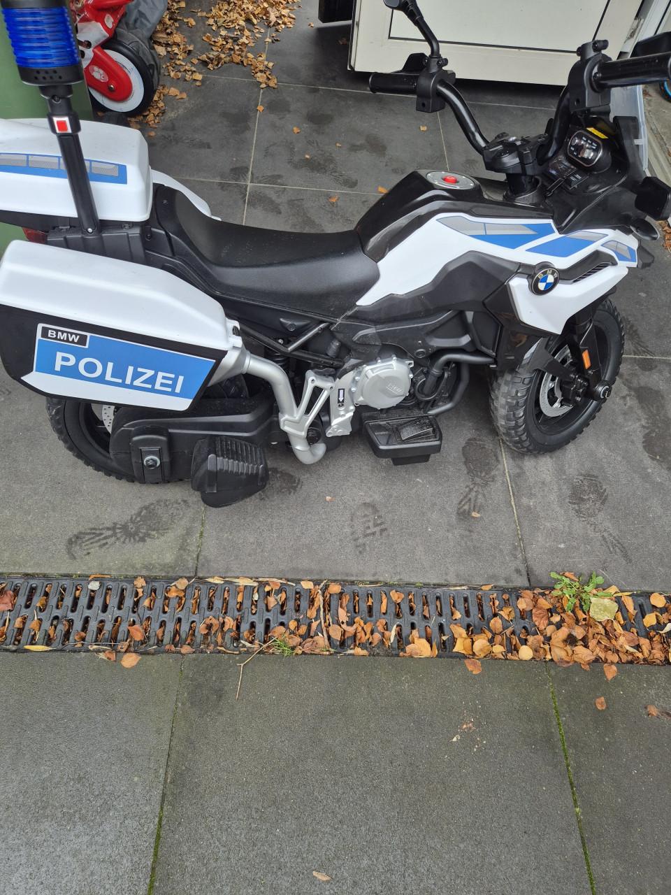 Stoere BMW Polizei elektrische kindermotor in nette staat!