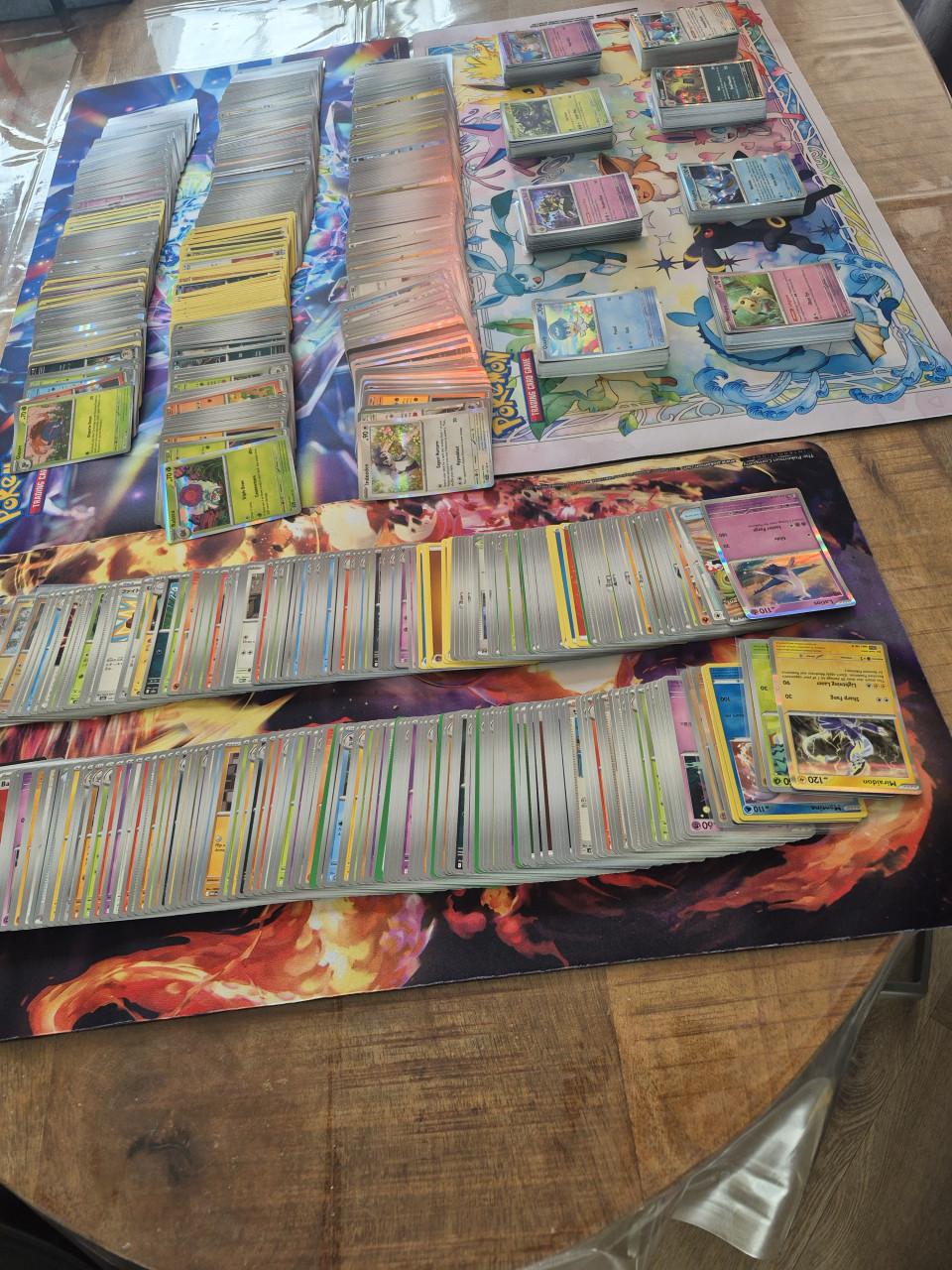 Mooie partij van 800 pokemon kaarten.