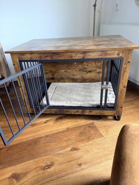 Decoratieve hondenbench als meubel