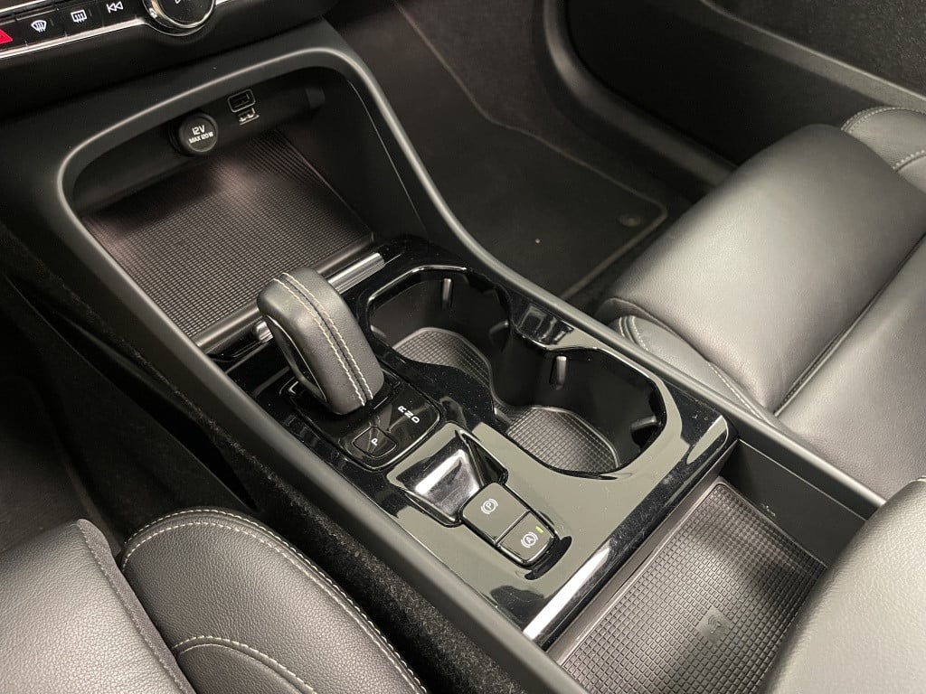 Volvo XC40 1.5 t4 rech r-design | trekhaak | panoramadak | leer |