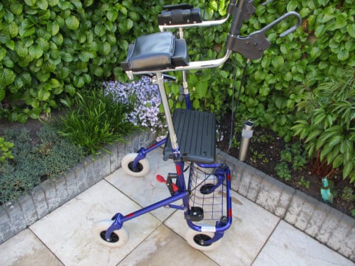 Zgan Provo rollator van Jeremiase met onderarmschalen zitje mand + dienblad