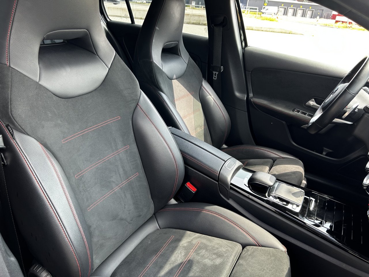 Mercedes A-klasse 200 AMG-LINE /GARANTIE/CARPLAY/APK/STOEL