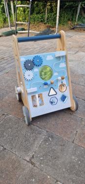 Houten loopwagen