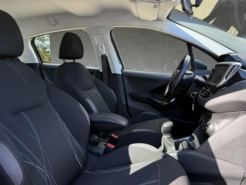 Peugeot 208 1.2 vti active // schermradio //