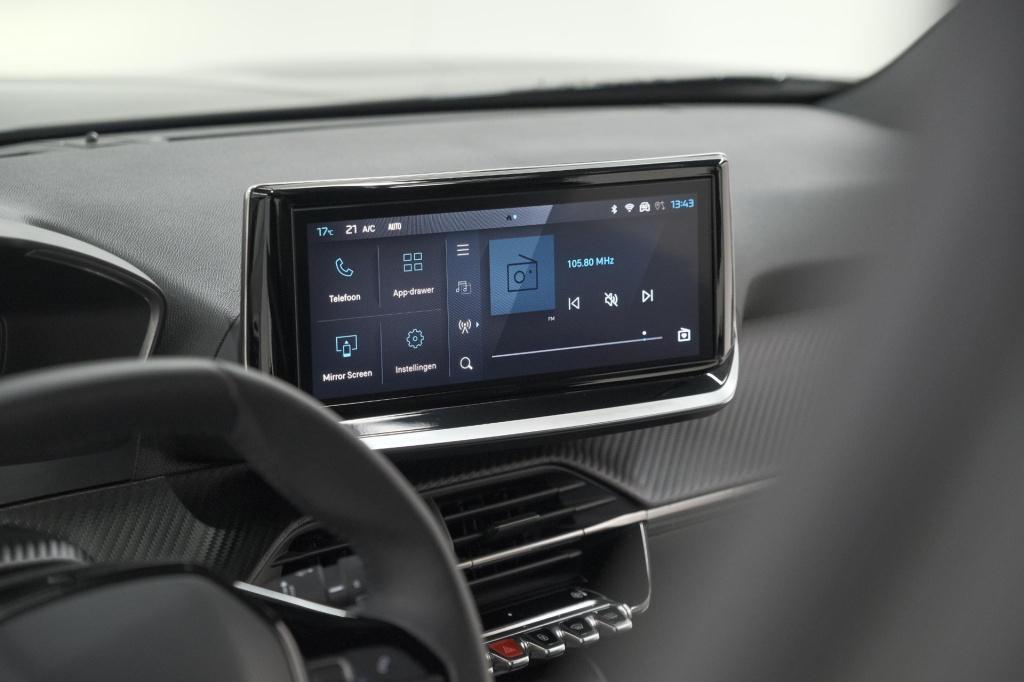 Peugeot 2008 puretech 100 allure | apple carplay | parkeersensoren | climat