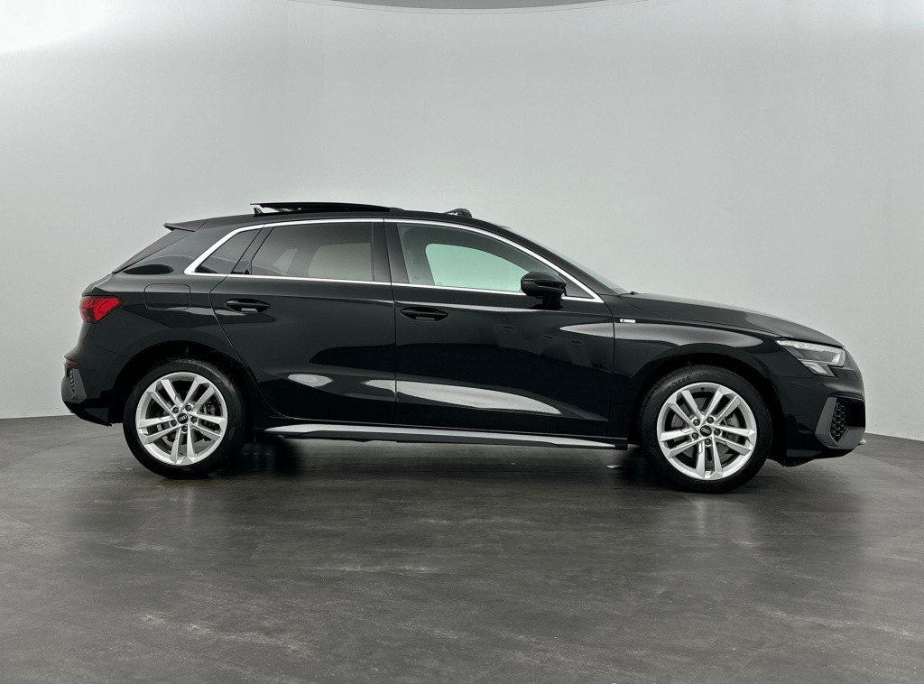 Audi A3 sportback 40 tfsi e s-line pano matrix camera acc lane