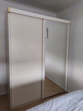 Kledingkast wit gratis