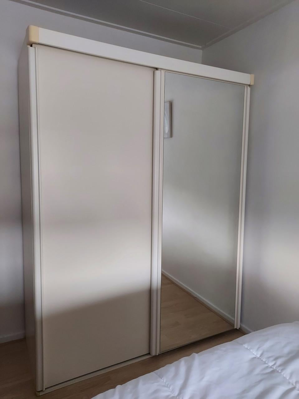 Kledingkast wit gratis