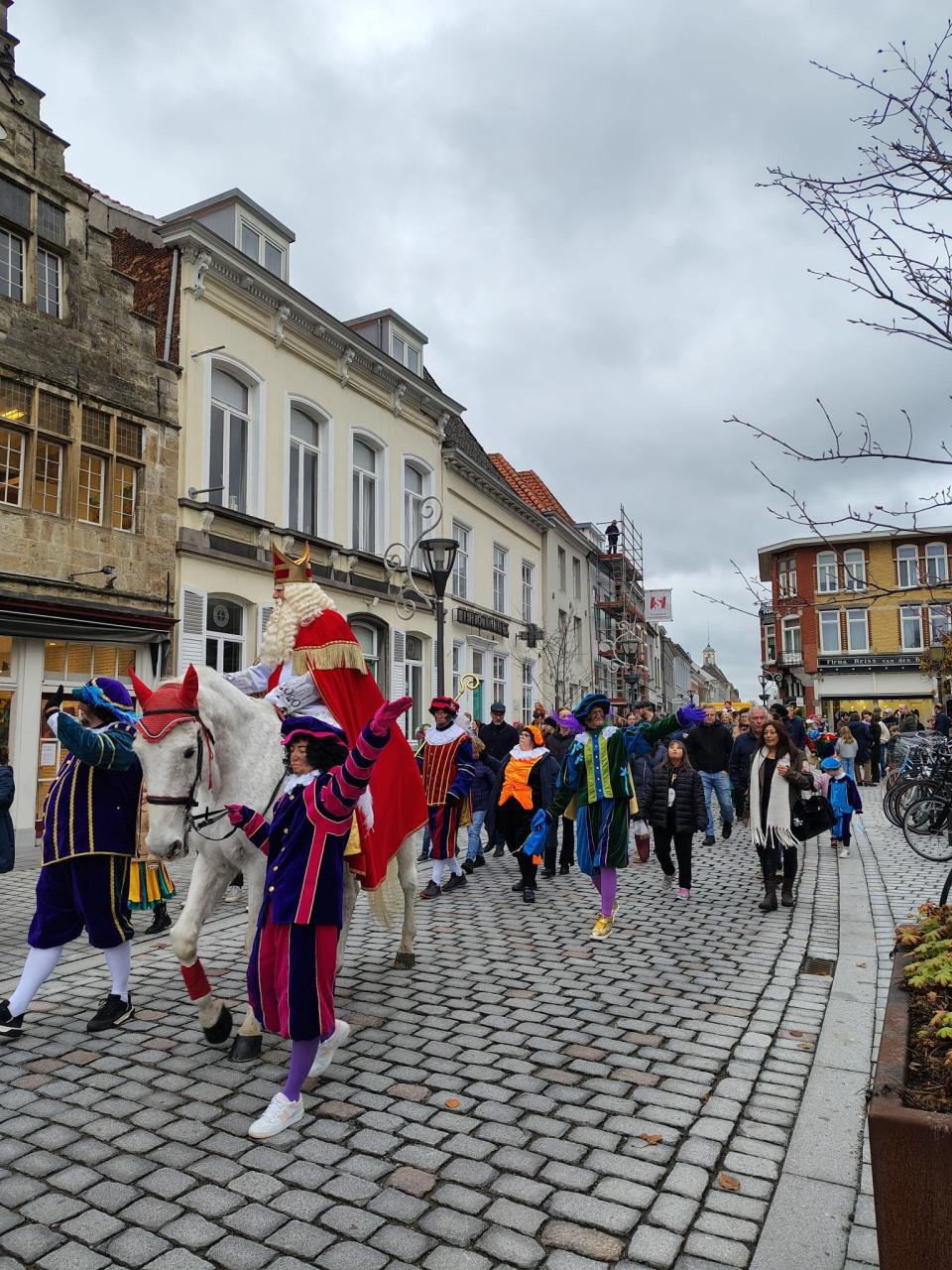Boek nu een bezoek van sint en zijn pieten