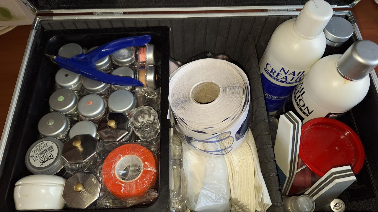 Gratis acrylnagels toebehoren en koffer