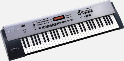 2  synthesizers ( roland rs 50 en Roland Rhodes VK-1000 ) met standaard