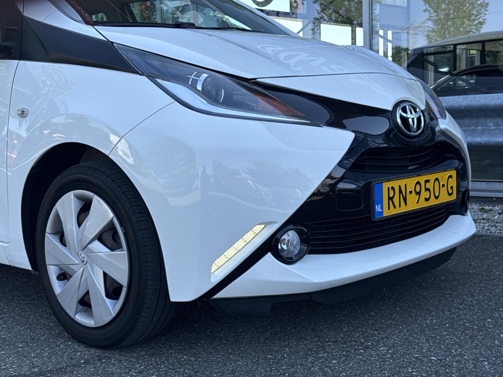 Toyota Aygo 1.0 vvt-i x-play | camera | carplay | cruisec. | navi