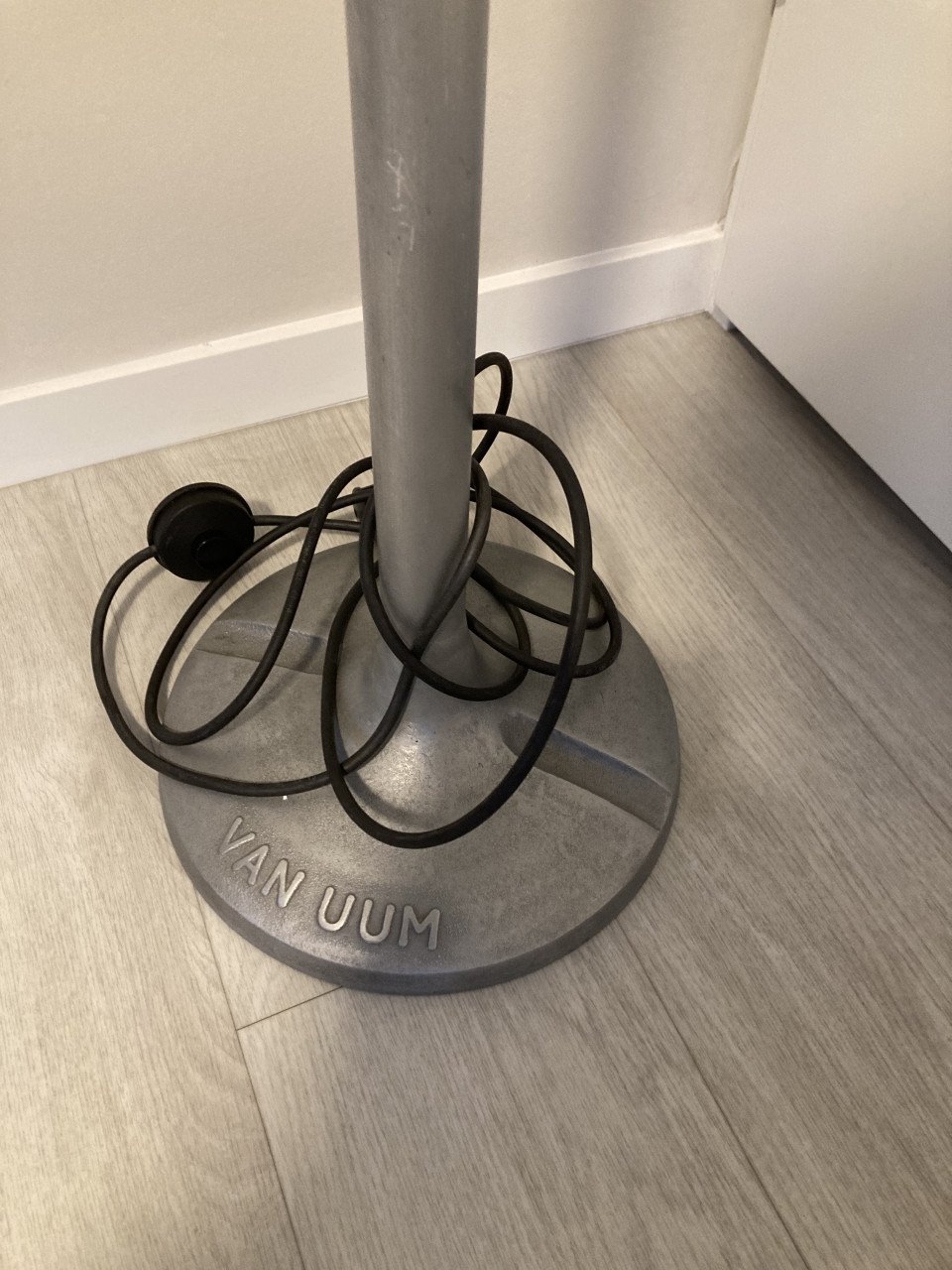 Staande lamp van metaal