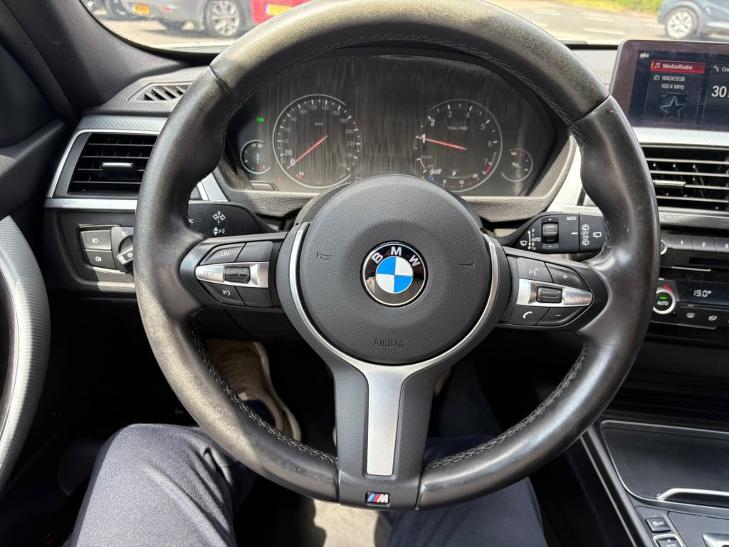 BMW 3-serie touring 318i edition m sport shadow executive