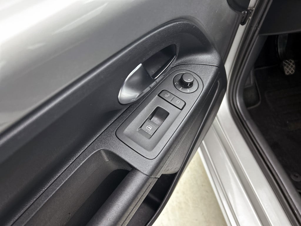 Volkswagen UP! 1.0 high up! bluemotion | 1e eigenaar | trekaak |