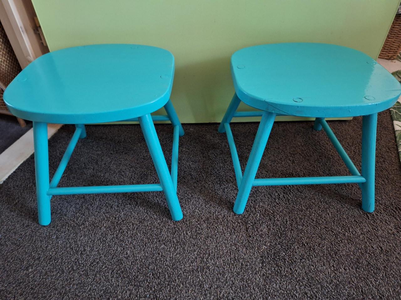 2 lage tafeltjes