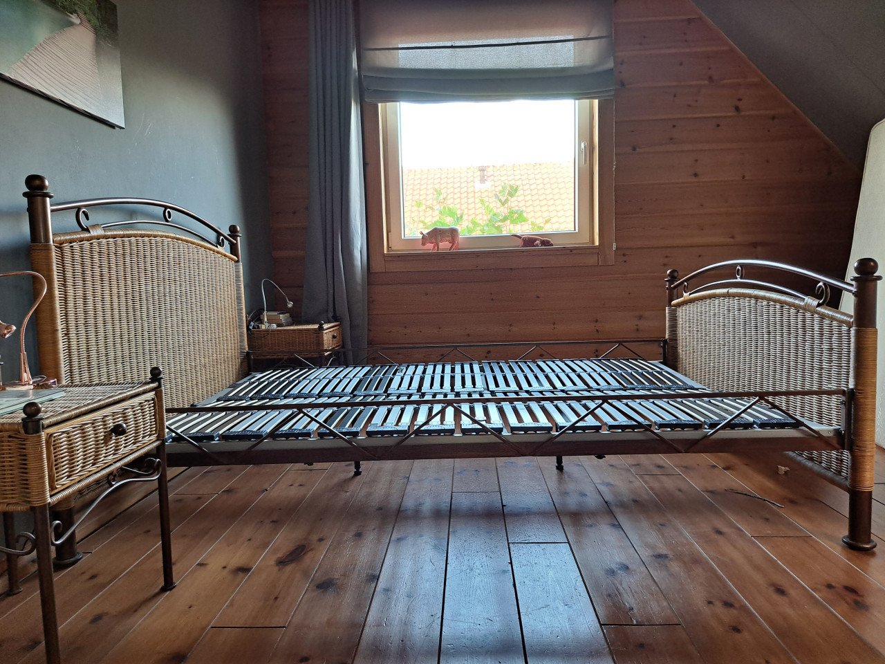 Prima tweepersoons bed met nachtkastjes