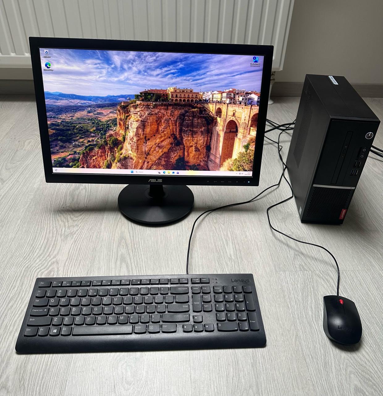 Complete set  Lenovo / Intel Core i3 8de generatie / 8GB ram / Windows 11 /