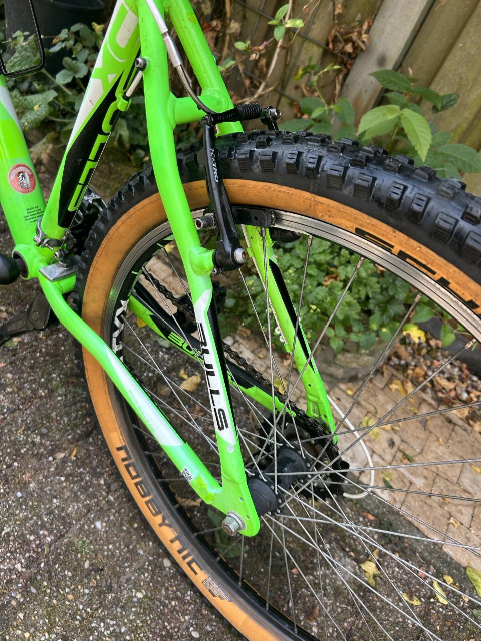 Mountainbike Bulss Pulsar 21 versnellingen, off Road banden, velgrem enz.