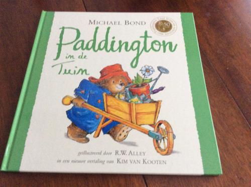 6 kinderboekjes. Winnie-de-Poeh, Beertje Paddington. Heksje Lilly, Wiplala.