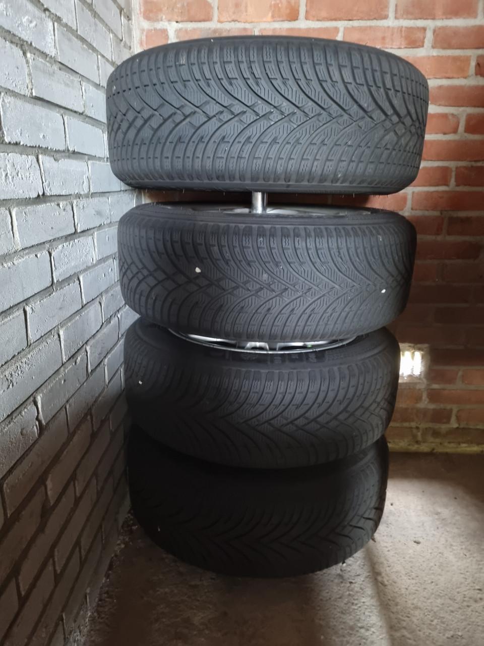 Winterbanden + AZEV Velgen 205/55R16 o.a. voor MB W204