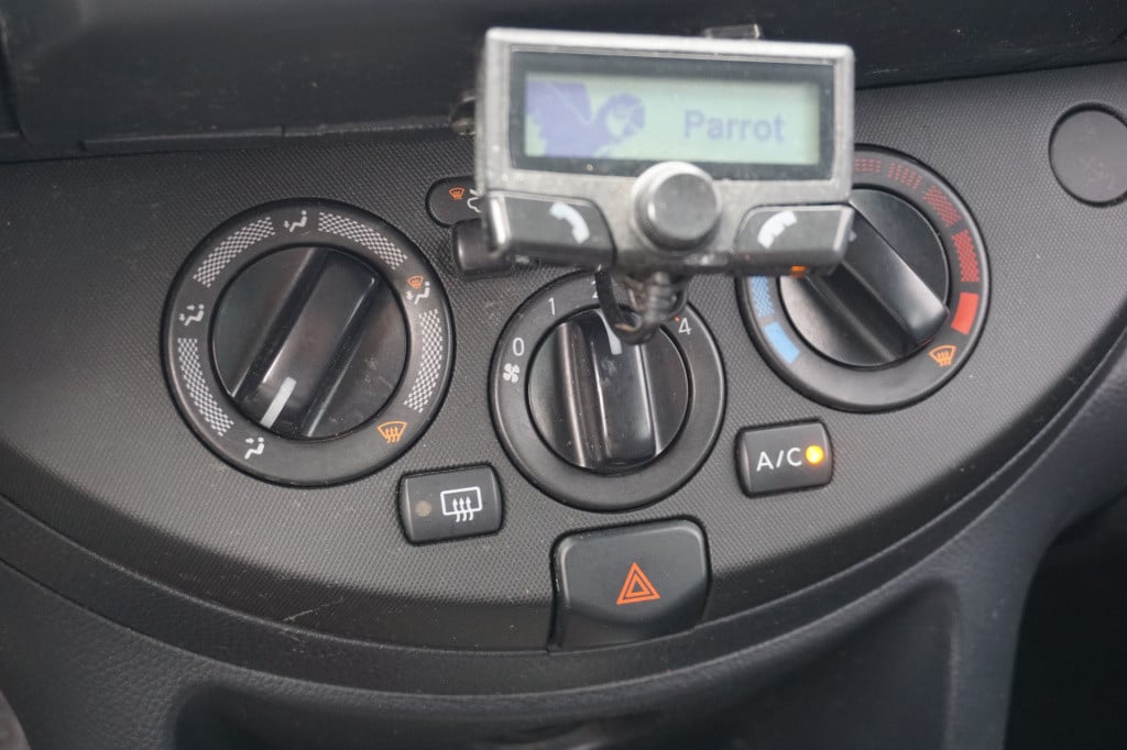 Nissan Note 1.4 visia airco / elektr. ramen / trekhaak / nap
