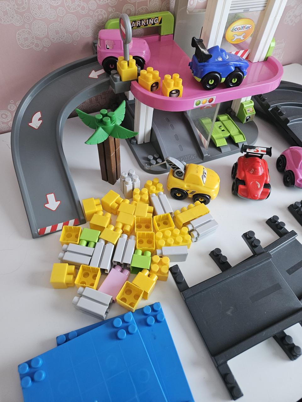 Garage met extra blokken en wegen