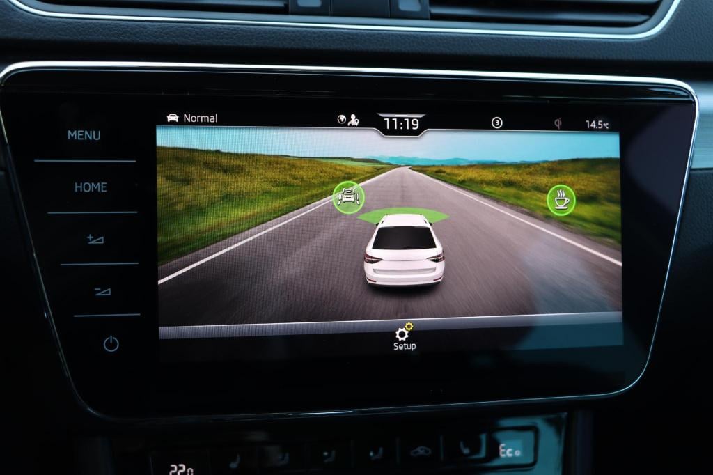 Skoda Superb combi 1.4 ehybrid style 218pk dsg6 | soh 93,1% | memory | stoe