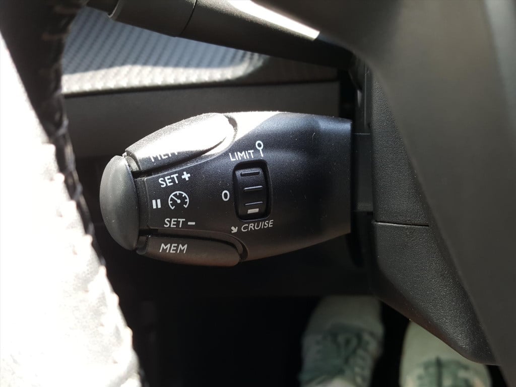 Peugeot 208 allure 1.2 puretech 100pk | 3d-navigatietomtom&bluetooth&dab+ |