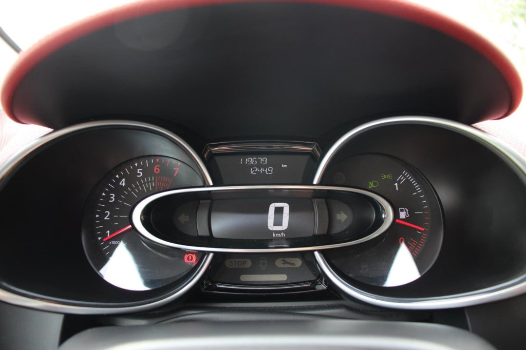 Renault Clio 1.2 tce intens - bose - leder - navi - aut inparkeren - camera