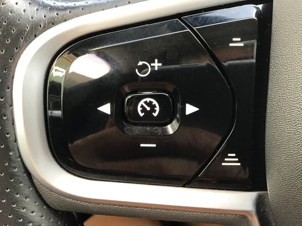 Volvo XC60 t8 390pk recharge mo.pro leder/luchtvering/h.k. audio/360 camera