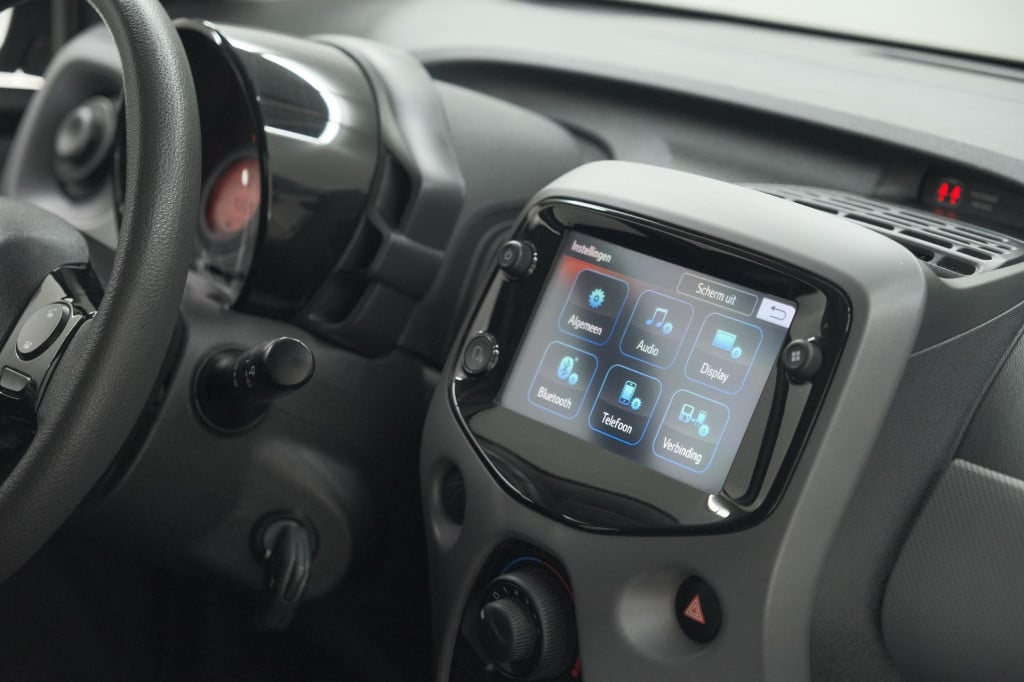 Peugeot 108 1.0 e-vti active | apple carplay | bluetooth | elektrische rame