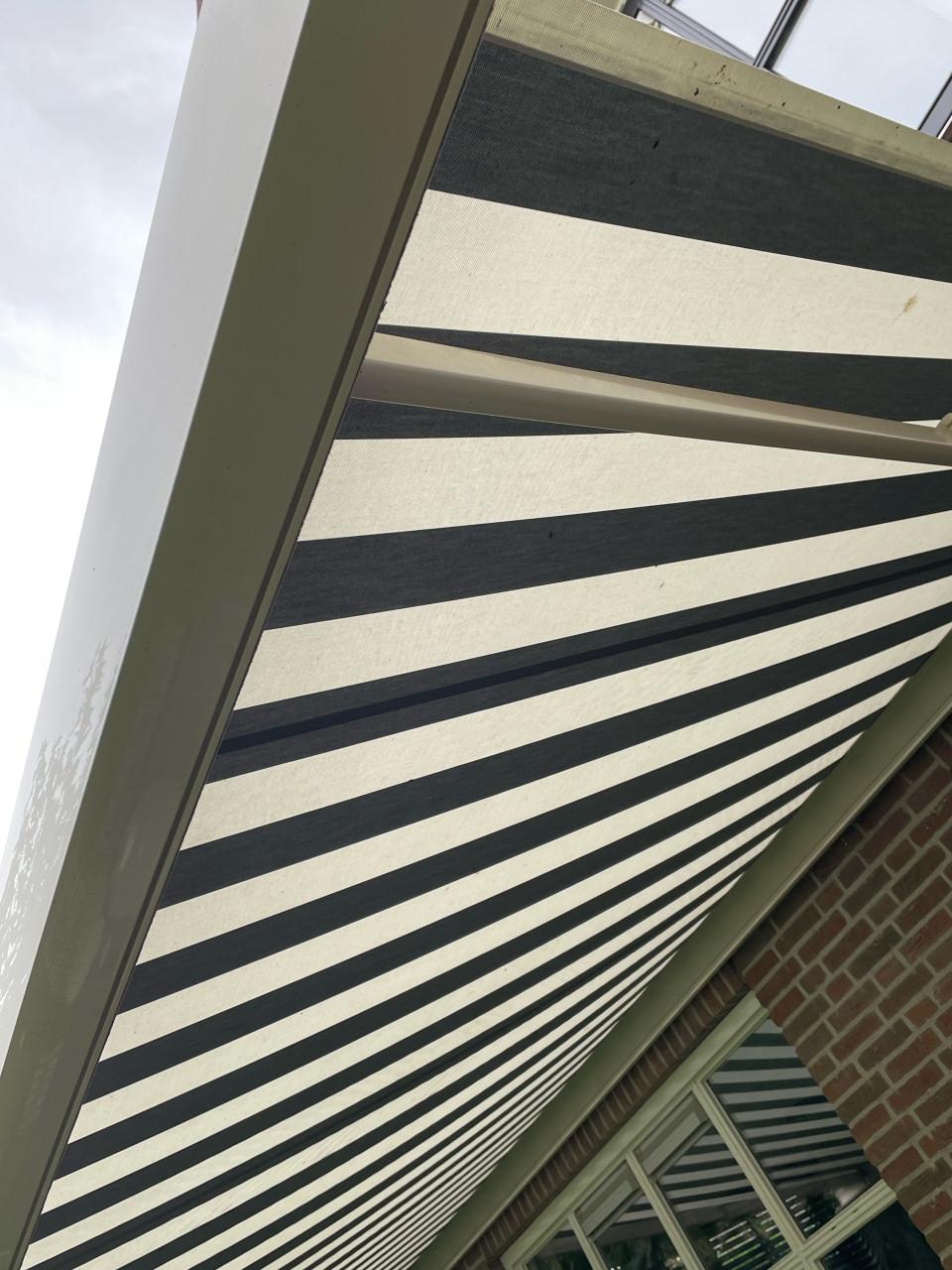 Zonnescherm knikarm elektrisch