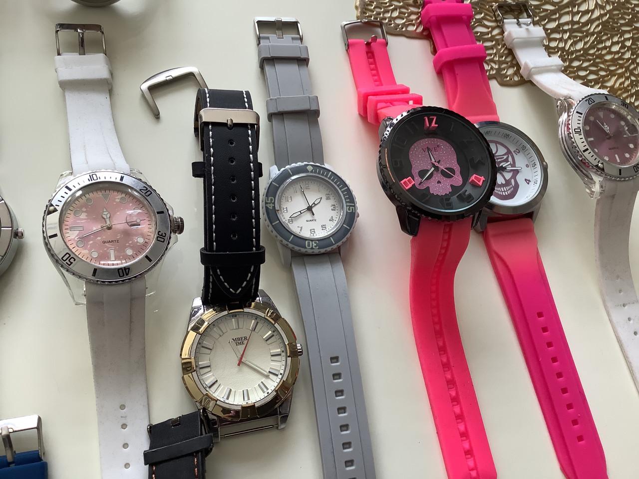 Partij nieuwe horloges met mankementen. ( partij 80)