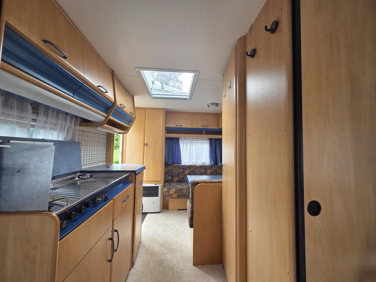 Hobby de luxe 440 met voortent en mover