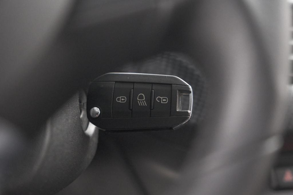 Peugeot 2008 puretech 110 eat6 active | camera | apple carplay | parkeersen