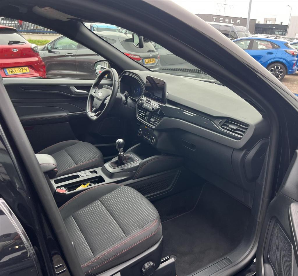 Ford Kuga 1.5 ecoboost 150pk st-line winterpack , carplay