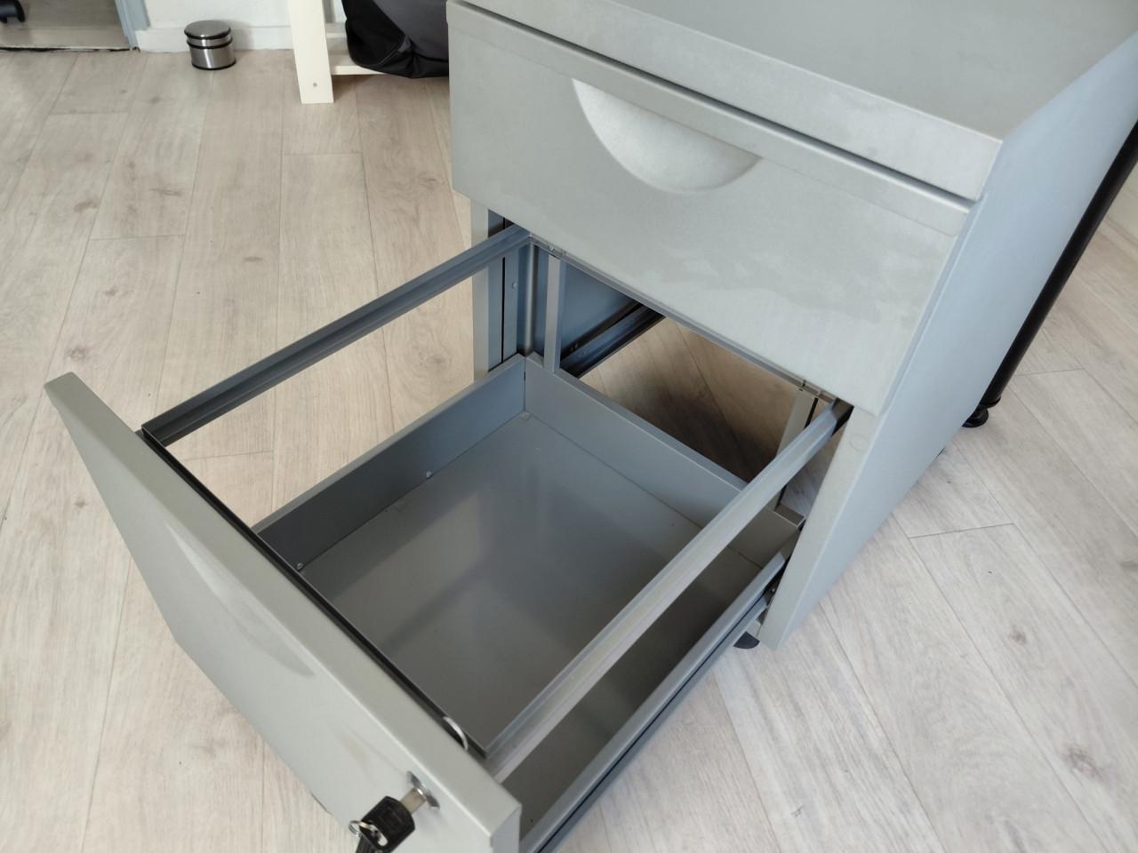 Tafel, bureau tafel, ladekastje,