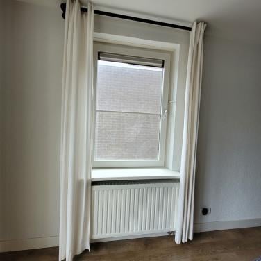 Ringgordijnen crème (250 & 182 cm) + zwarte gordijnrails – setprijs