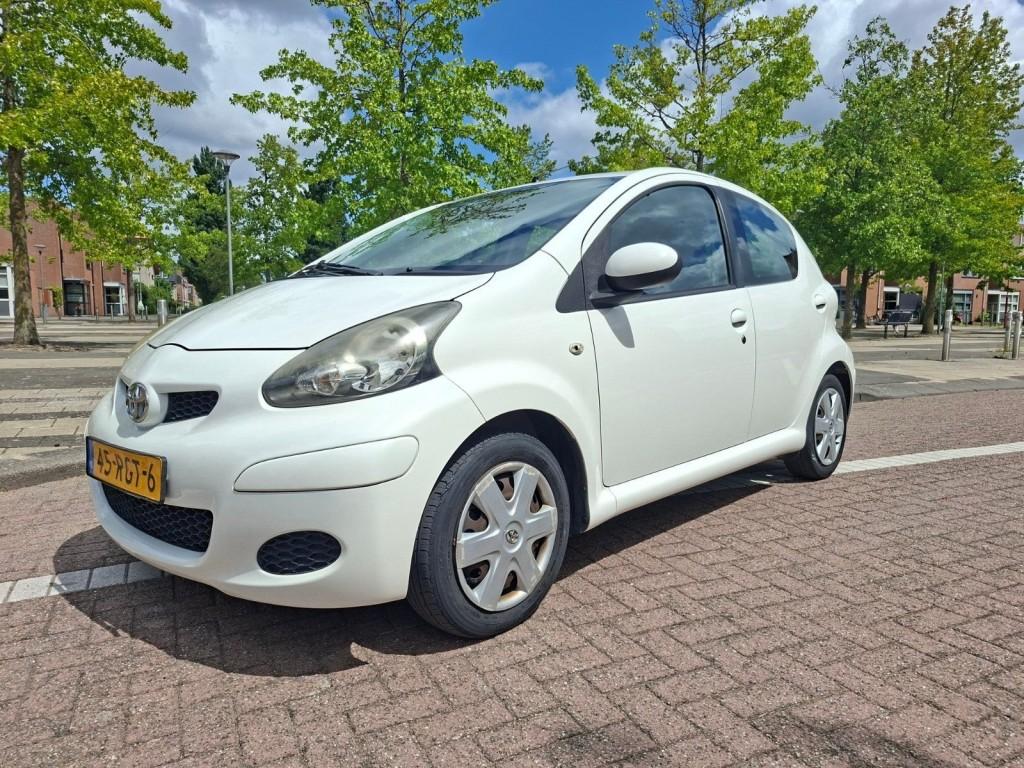Toyota Aygo 1.0 comfort navigator / nl auto / nap