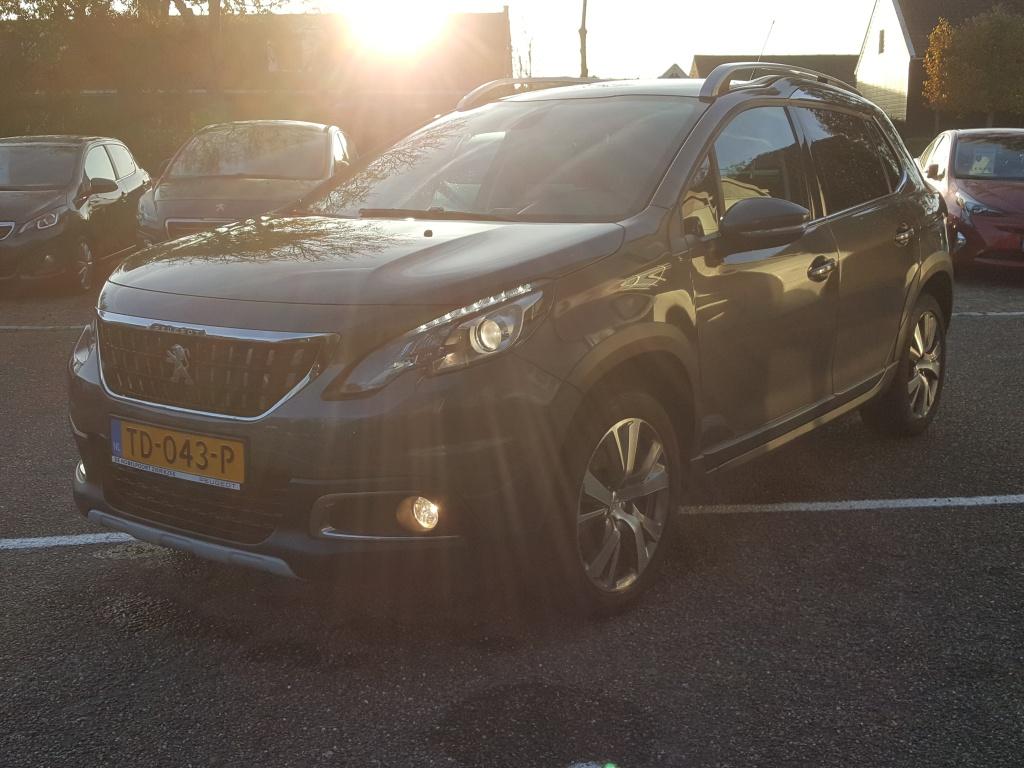 Peugeot 2008 1.2 puretech 110pk allure trekhaak | apple carplay & android a