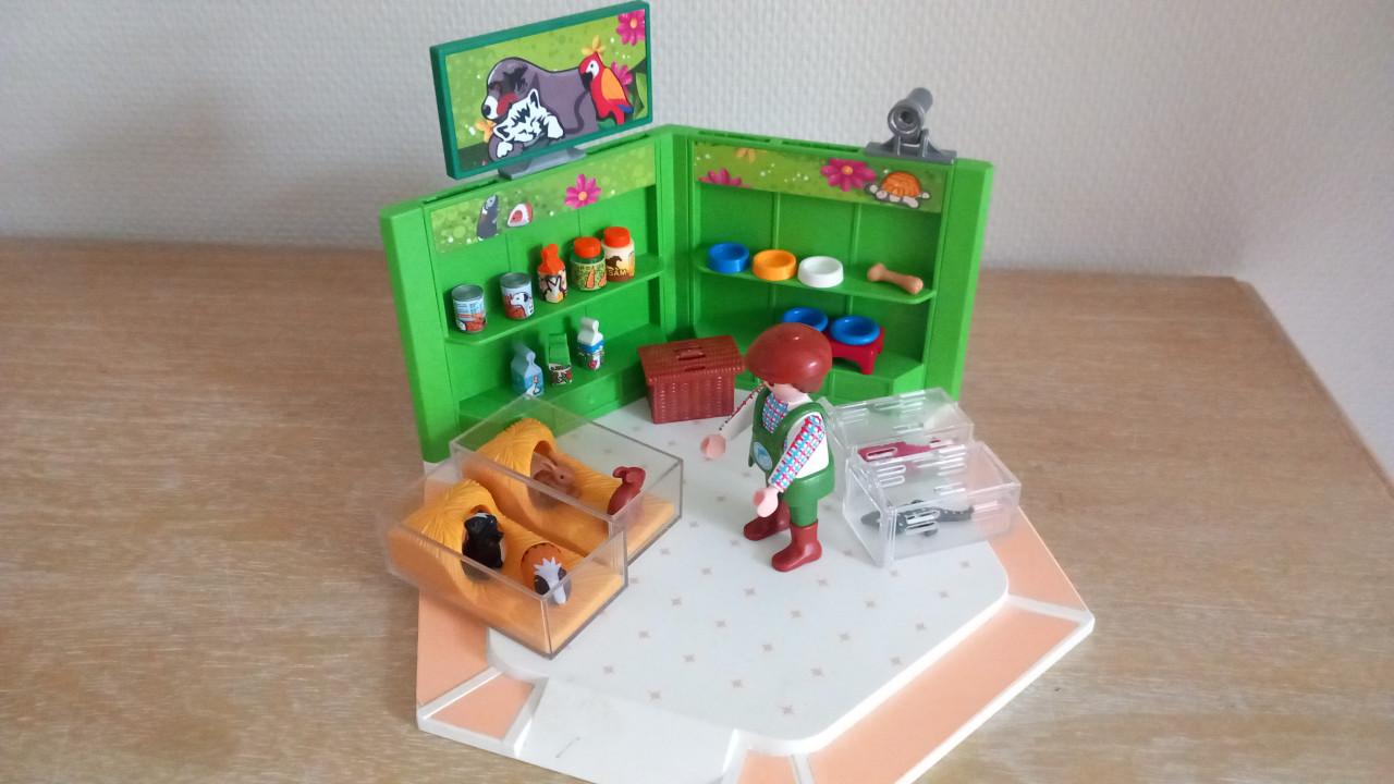 Playmobil winkelcentrum:sportshop,dierenzaak,damesmode set 9078