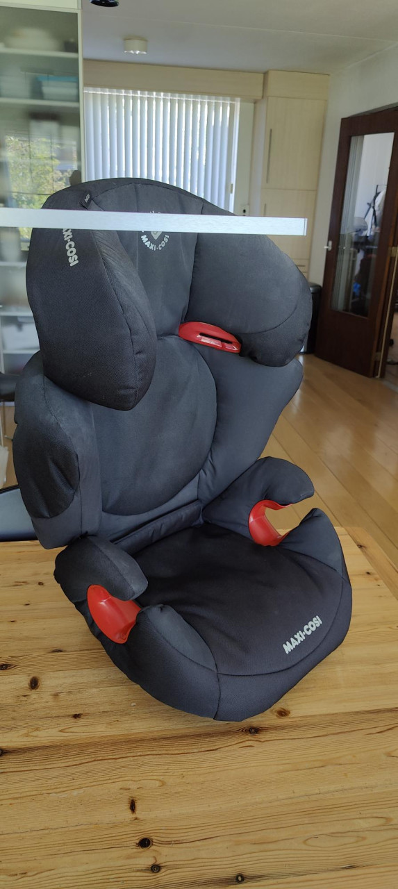 Maxi-Cosi Rodi XP Kinderautostoel ECE R44-04 Kleur nachtzwart 15-36 kilo