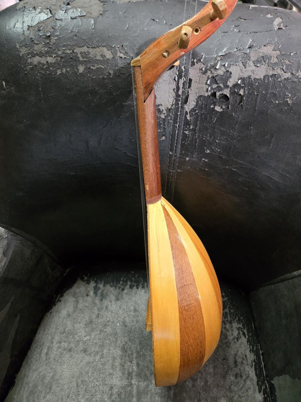 Oud (ook wel Oed genoemd), Arabisch snaarinstrument ong. 50cm