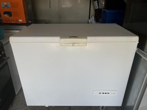 Zo goed als nieuwe Whirlpool vrieskist 235 liter A+ – Schoon en zuinig