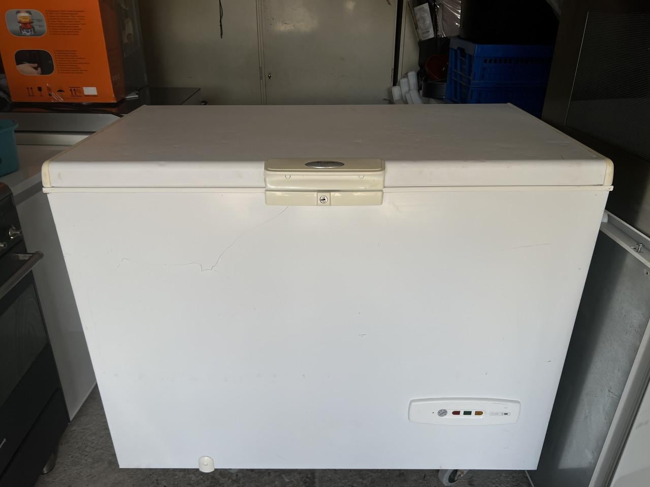 Zo goed als nieuwe Whirlpool vrieskist 235 liter A+ – Schoon en zuinig