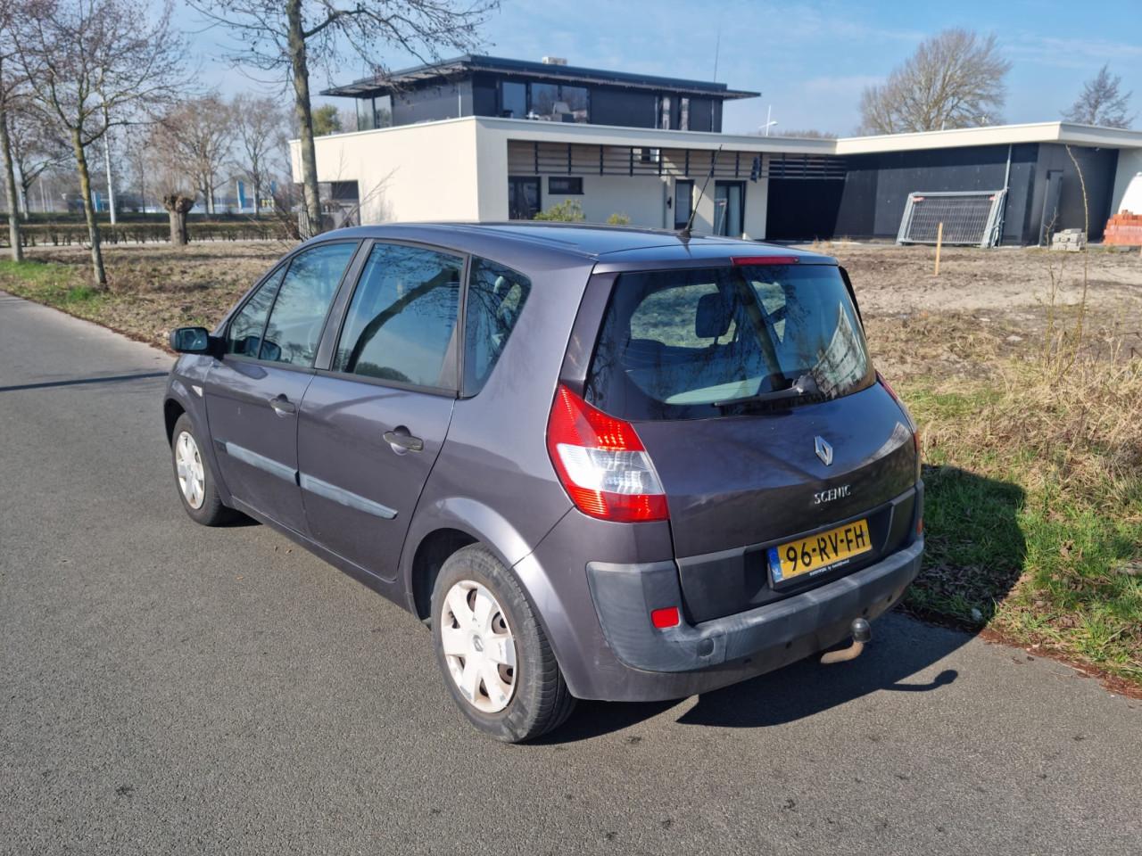 Renault scenic 1.6i bouwjaar 2005 kmst 151.000 1 jaar apk